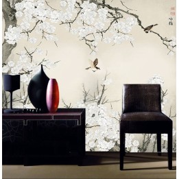Fleurs blanches de l'abricotier du Japon et oiseaux sur fond beige, couleurs légères