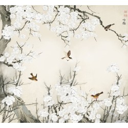 Fleurs blanches de l'abricotier du Japon et oiseaux sur fond beige, couleurs légères