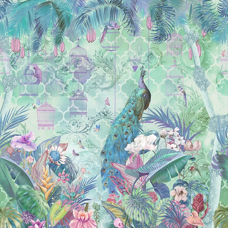 Paon bleu dans jardin tropical avec fleurs et oiseaux, couleur naturelle