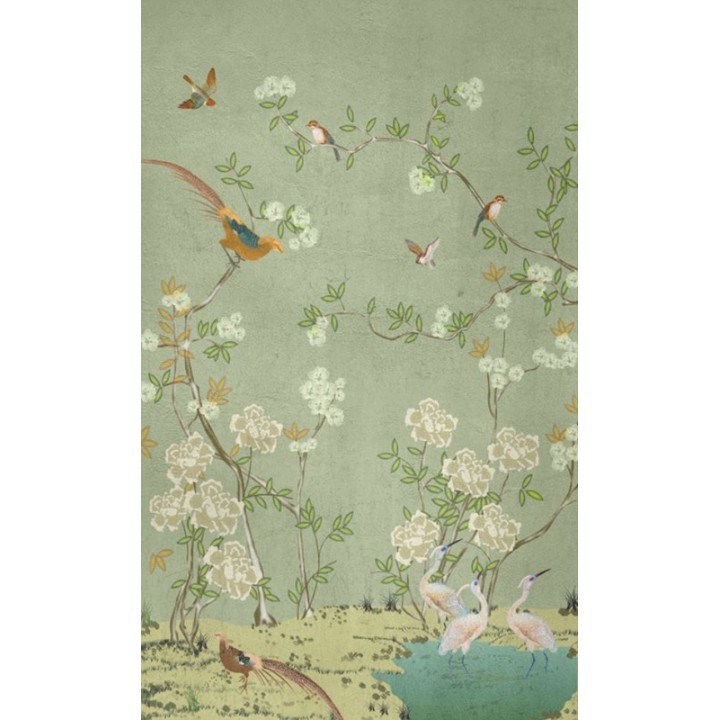 Aigrettes, faisans et oiseaux avec fleurs blanches, fond vert paste, effet peint sur mur en béton