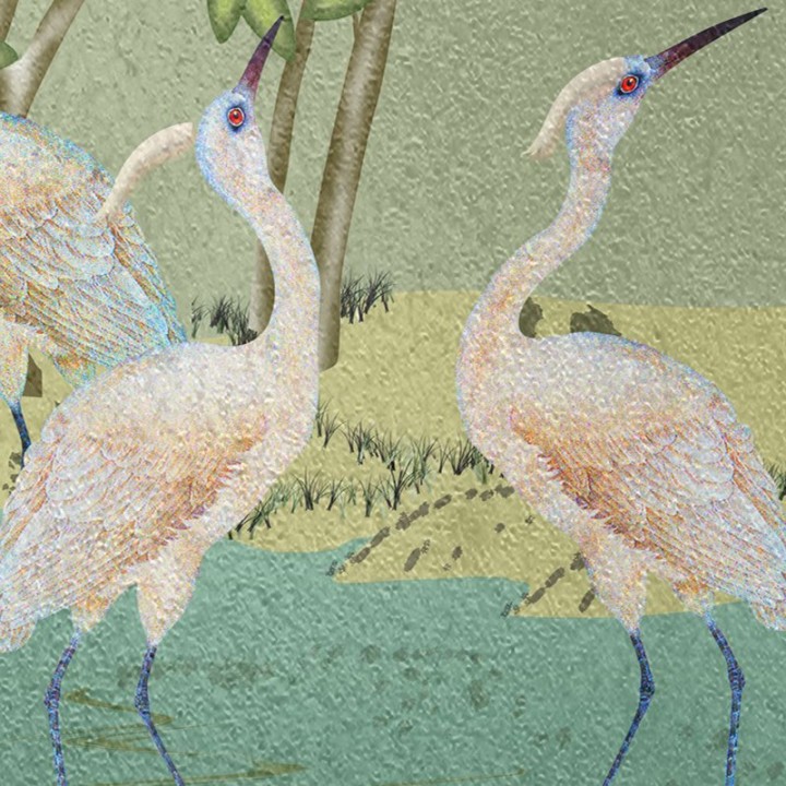 Aigrettes, faisans et oiseaux avec fleurs blanches, fond vert paste, effet peint sur mur en béton