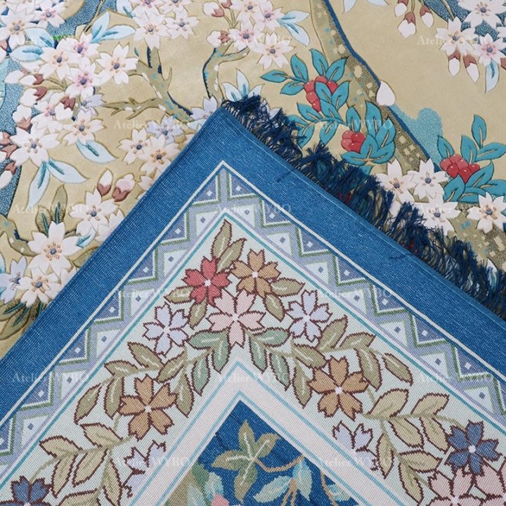 Tapis japonais pure soie naturelle noé à la main - Les fleurs de cerisier sur fond bleu foncé