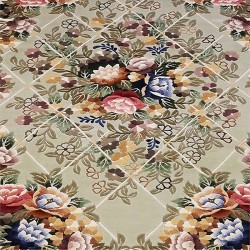Tapis en soie motif floral symétrique, velours en relief