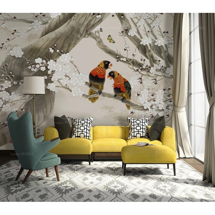 Paysage de la montagne avec fleurs et oiseaux - Perroquets et papillons dans l'arbre de mei sur fond beige