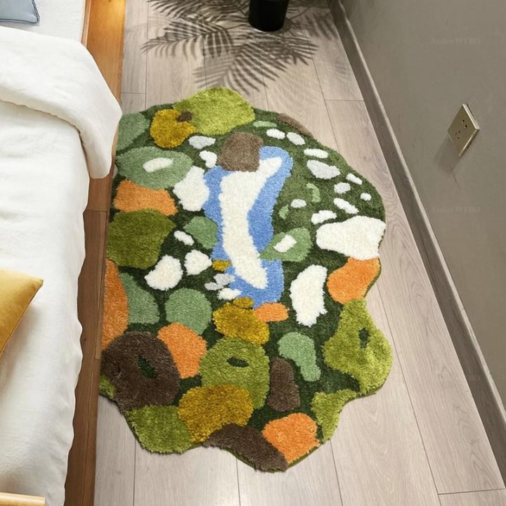 Tapis lavable descente de lit, sous bois dans la forêt, mousse et lichen en automne.