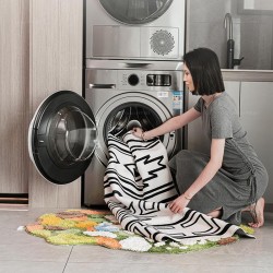 Tapis épais multicolore design original lavable à la machine, facile à entretenir.