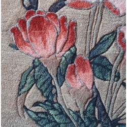 Tapis cerisier en bas relief, la tradition et la culture chinoises revisitées par l'art unique de tapis artisanal.