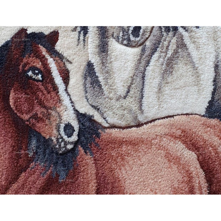 Tapis cheval en bas relief, la tradition et la culture chinoises revisitées par l'art unique de tapis artisanal.