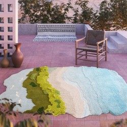 Tapis 3D forme libre surface en relief plage tropicale - Mer bleue, sable beige et végétation