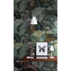 Papier peint vintage végétation abondante de la jungle pour décorer un bureau personnel.