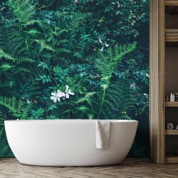 Crédence géante format personnalisé pour mur de baignoire, ambiance sous-bois dans la forêt.