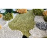 Tapis 3D en relief pelouse vert-jaune, mousse et lichen blanc.