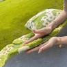 Tapis vert design floral surface en relief - Marguerites sur pelouse