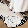 Tapis floral ton clair beige et noir crée un style graphique moderne à votre intérieur.
