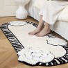 Tapis stylé fond beige clair, contours et fleurs en noir pour créer un beau contraste.
