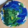 Tapis bleu planète terre, décoration originale combinant nature, créativité et douceur.