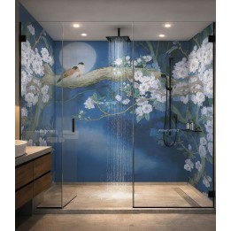 Paysage nocturne de cerisiers en fleurs et les oiseaux, décoration douche à l’italienne raffinée.