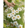 Coussin floral en relief pour canapé, lit, fauteuil - Fleurs blanches sur pelouse
