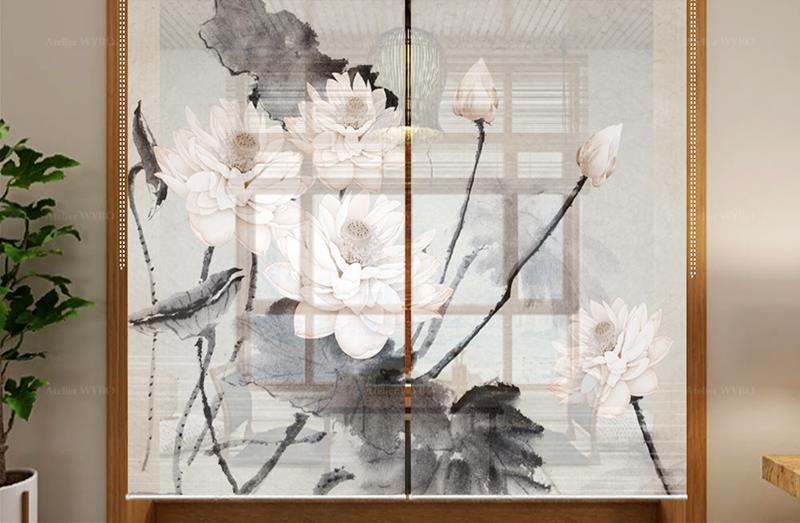 aménagement d'intérieur appartement coin de repos zen japonais avec tatami,séparation d'espace souple avec rideaux enrouleurs en toile semi-transparente motif imprimé fleurs de lotus et feuilles couleur légère