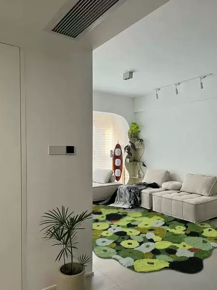 tapis lavable salon séjour design moderne couleur vert-jaune forme irrégulière, sous bois dans la forêt humide.