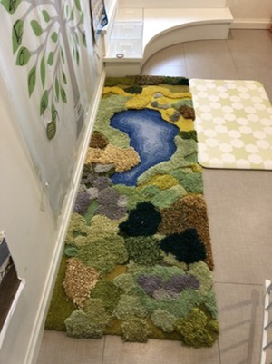 devis tapis laine sur mesure design et dimensions 100% sur mesure entrée salon couloir paysage forêt d'automne sous bois mousse lichens.