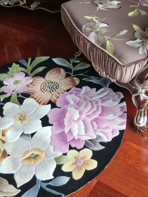 tapis floral fait à la main velours sculpté en bas relief pivoine, jonquilles, rose et fleurs sauvages du jardin.